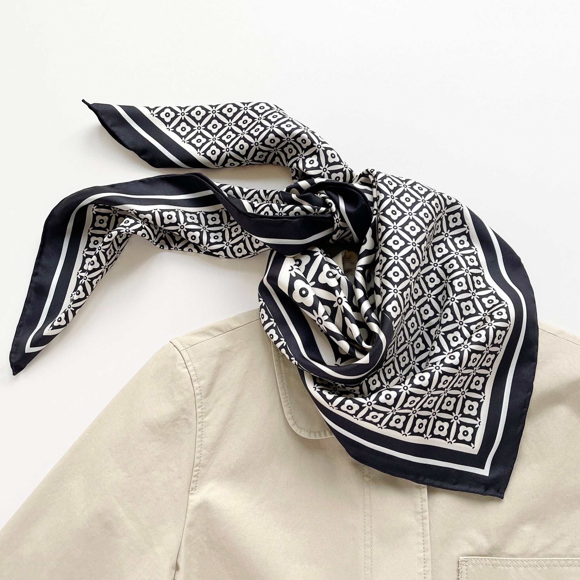 LEEZ Black and White Square Silk Scarf